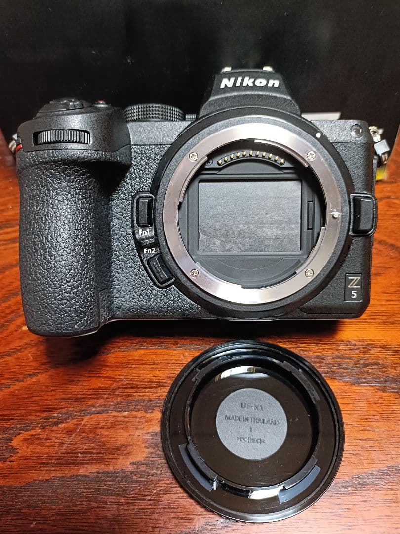 Nikon Z5 ミラーレス一眼カメラ　ショット数3500弱（ガイド本付き）