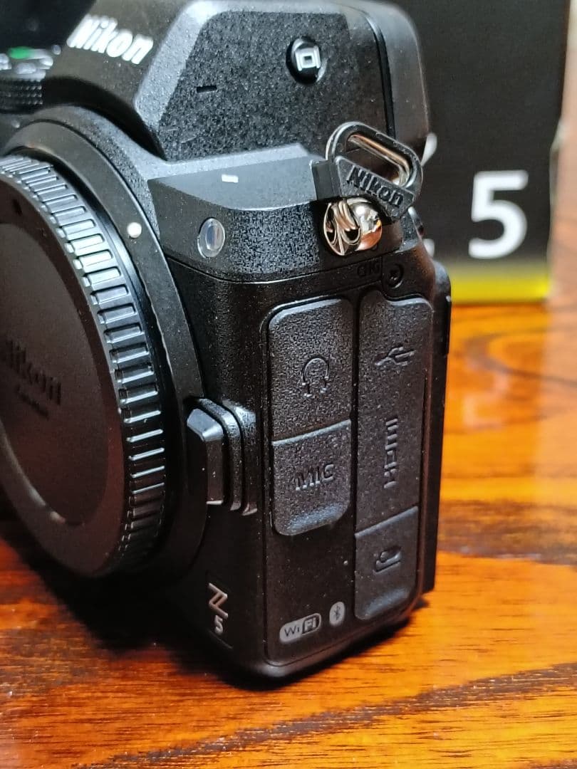 Nikon Z5 ミラーレス一眼カメラ　ショット数3500弱（ガイド本付き）