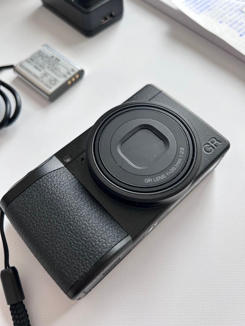 【4年以上の保証書付・撮影枚数328枚】RICOH GR IIIx