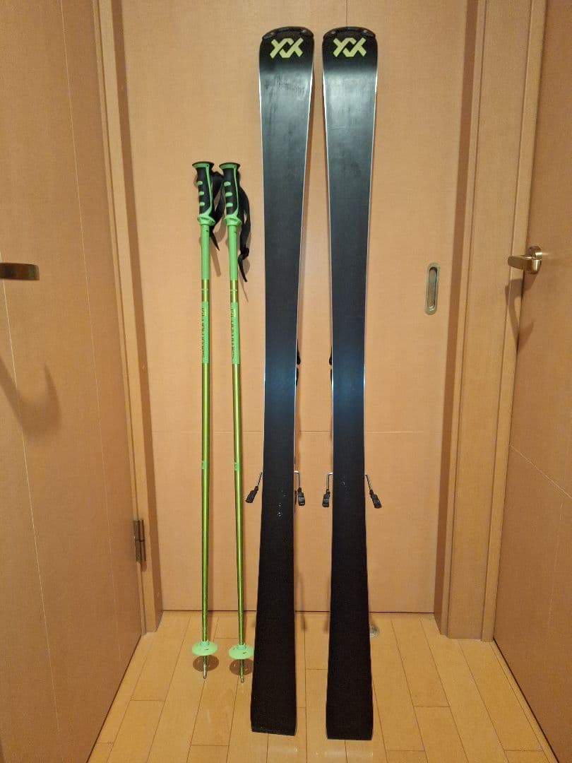 ジュニアスキー板VOLKL 145cm RacetigerSLポール2本