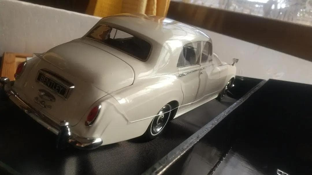BAEミニチャンプス 1/18 ベントレー S2 リムジン 1954
