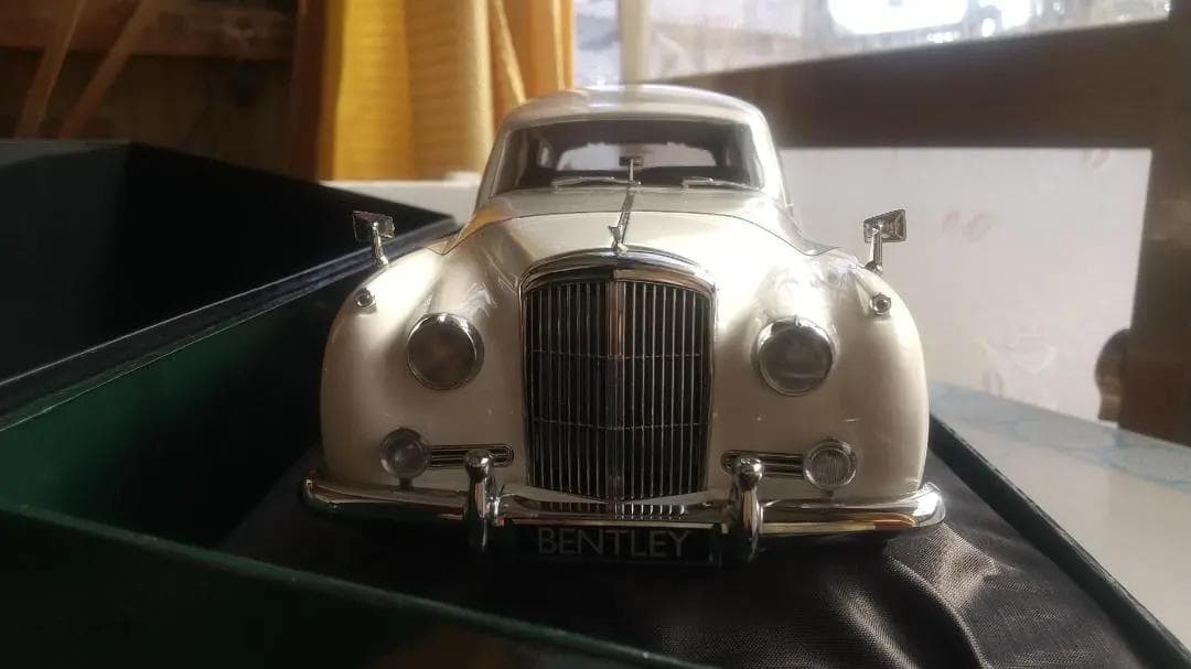 BAEミニチャンプス 1/18 ベントレー S2 リムジン 1954