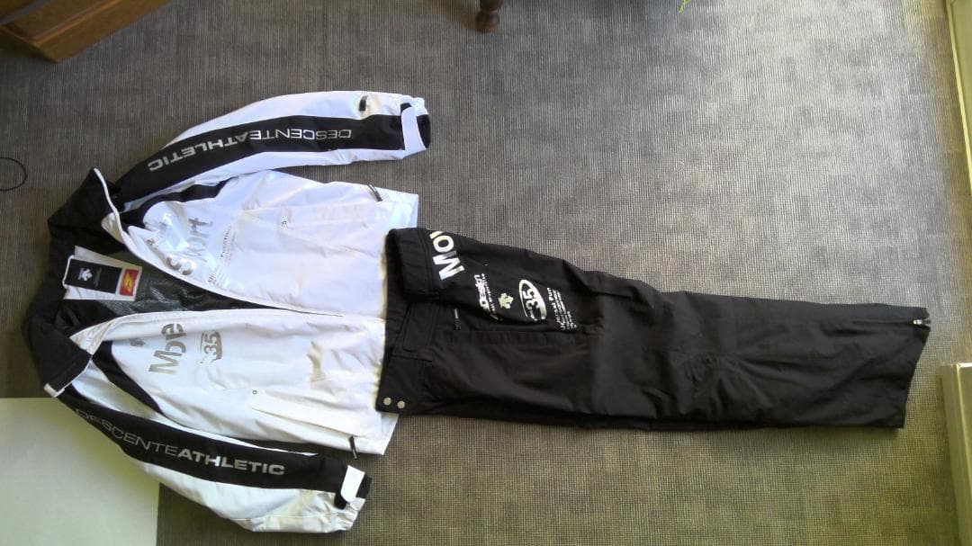 スキー、スノボウェア　デサント　MOVEスポーツ