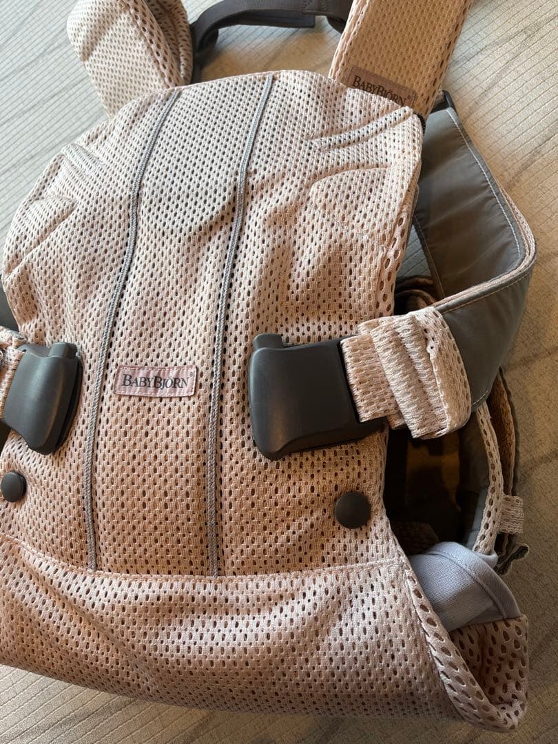 【美品】ベビービョルン 抱っこ紐 ONE KAI Air パーリーピンク