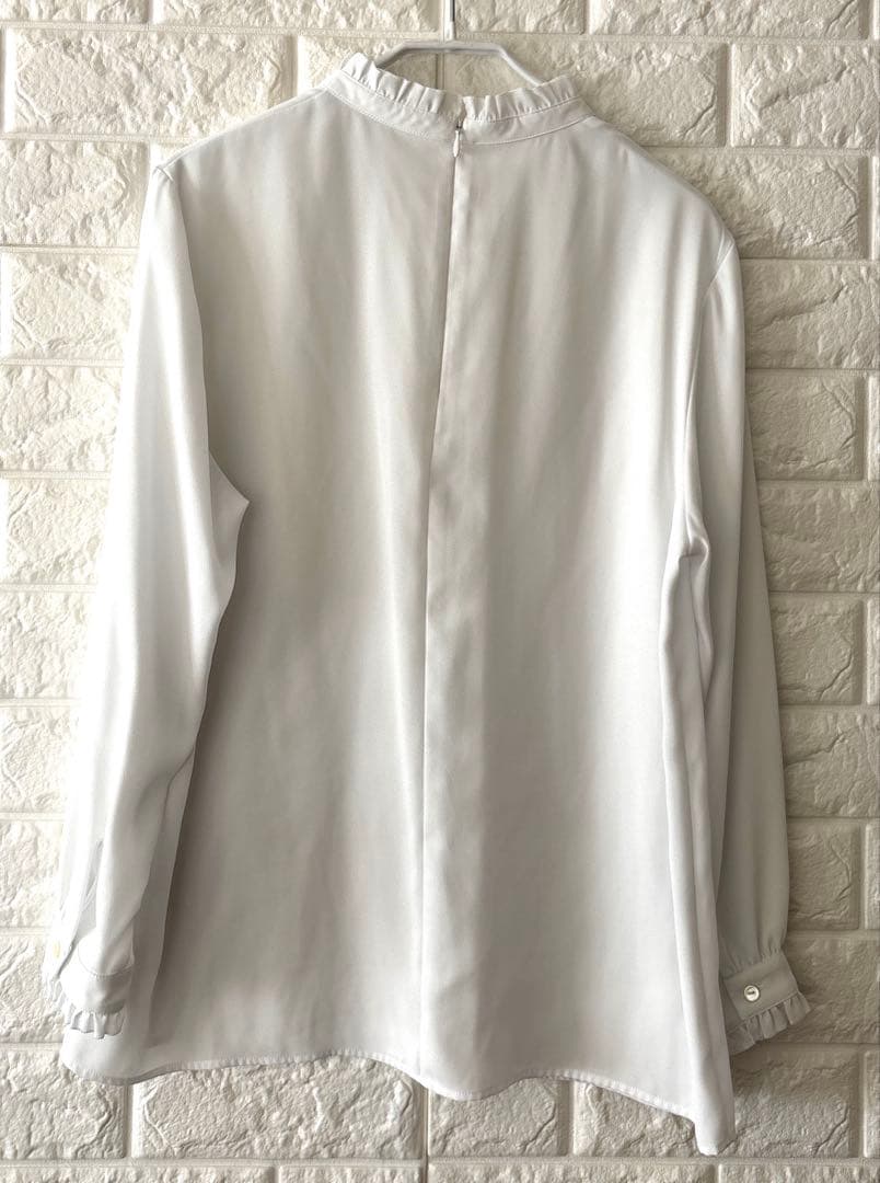 2025年２月購入　23区バックサテンアムンゼン スタンドフリル ブラウス　38