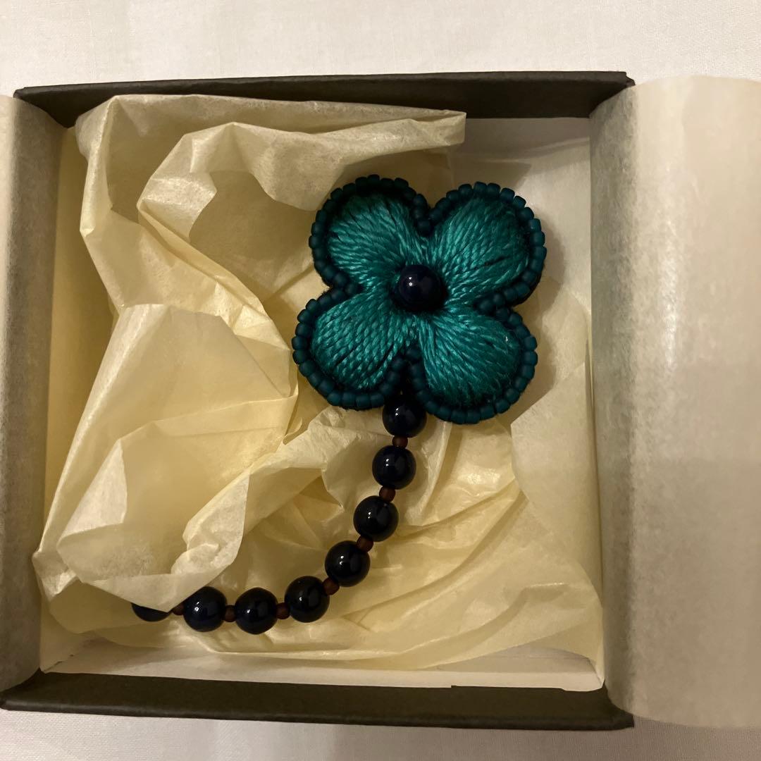 ミナペルホネン　コサージュ　flower leap