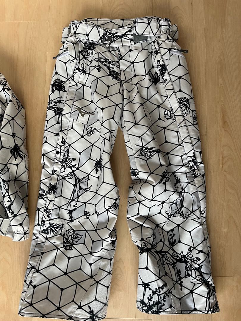 ◎ミズノ デモモデル スキーウェア ジュニア 子供用 130cm 上下セット