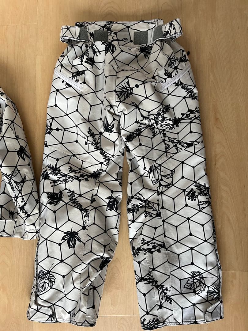 ◎ミズノ デモモデル スキーウェア ジュニア 子供用 130cm 上下セット