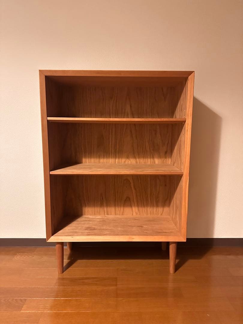 チェリー材　本棚　飾り棚　脚付ブックシェルフ　ミッドセンチュリー