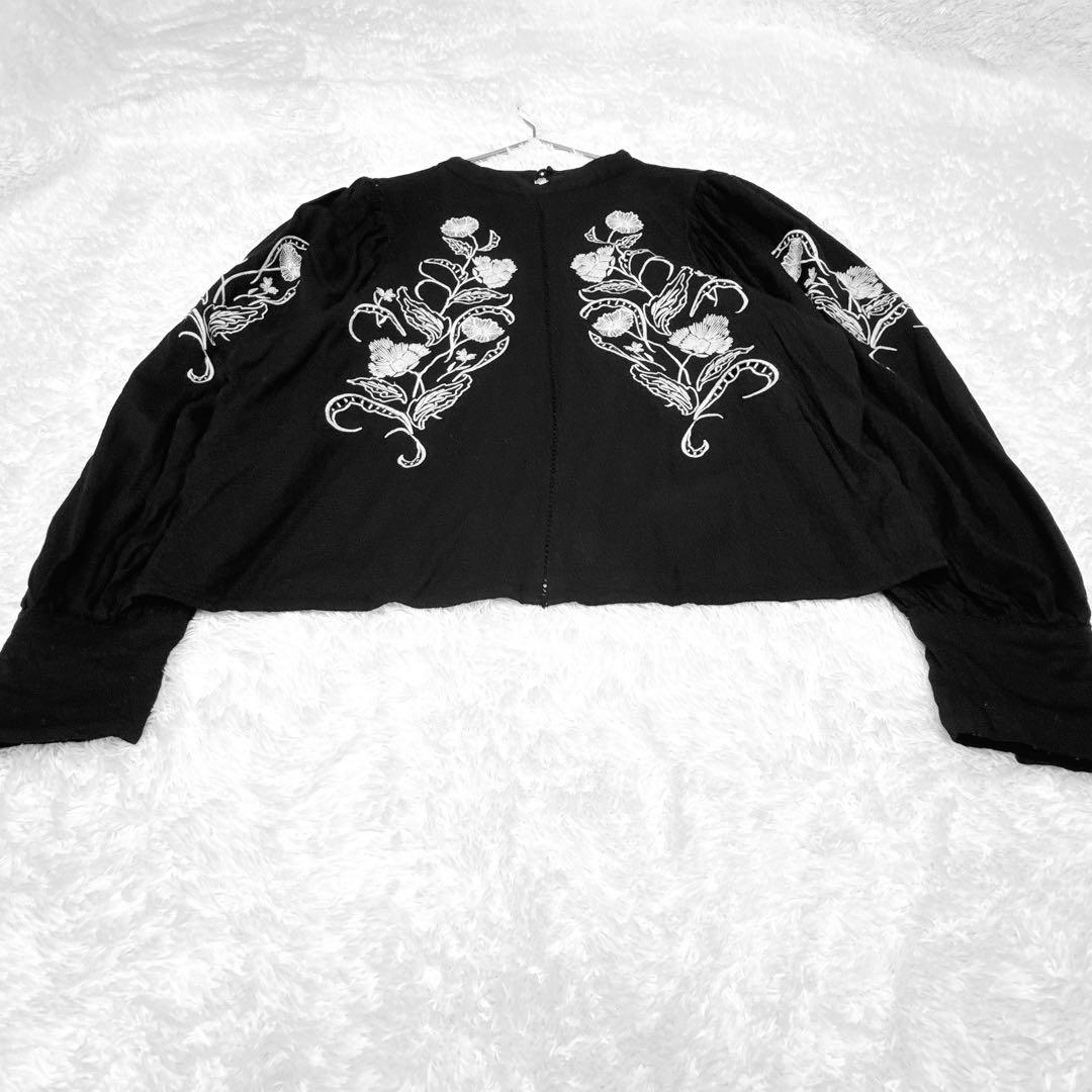 AMERI アメリ エンブロイダリー刺繍入り ブラウス バルーンスリーブ 黒