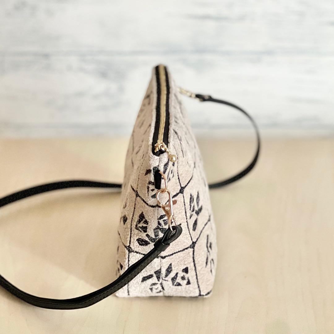 Lulu small beigeショルダーバッグMB510-091