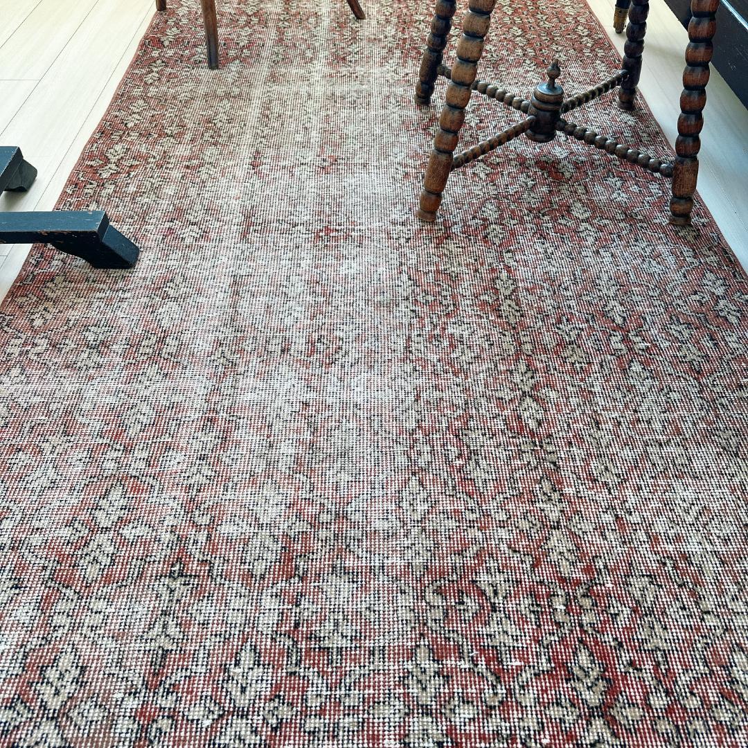 トルコ ヴィンテージラグ A129 レア 紋章 ブリックブラウン グレージュ