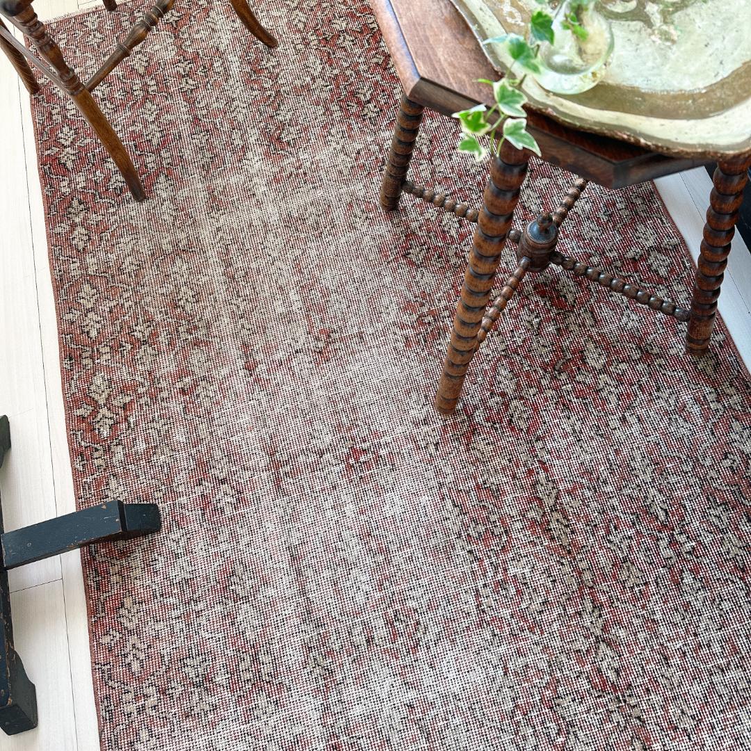 トルコ ヴィンテージラグ A129 レア 紋章 ブリックブラウン グレージュ