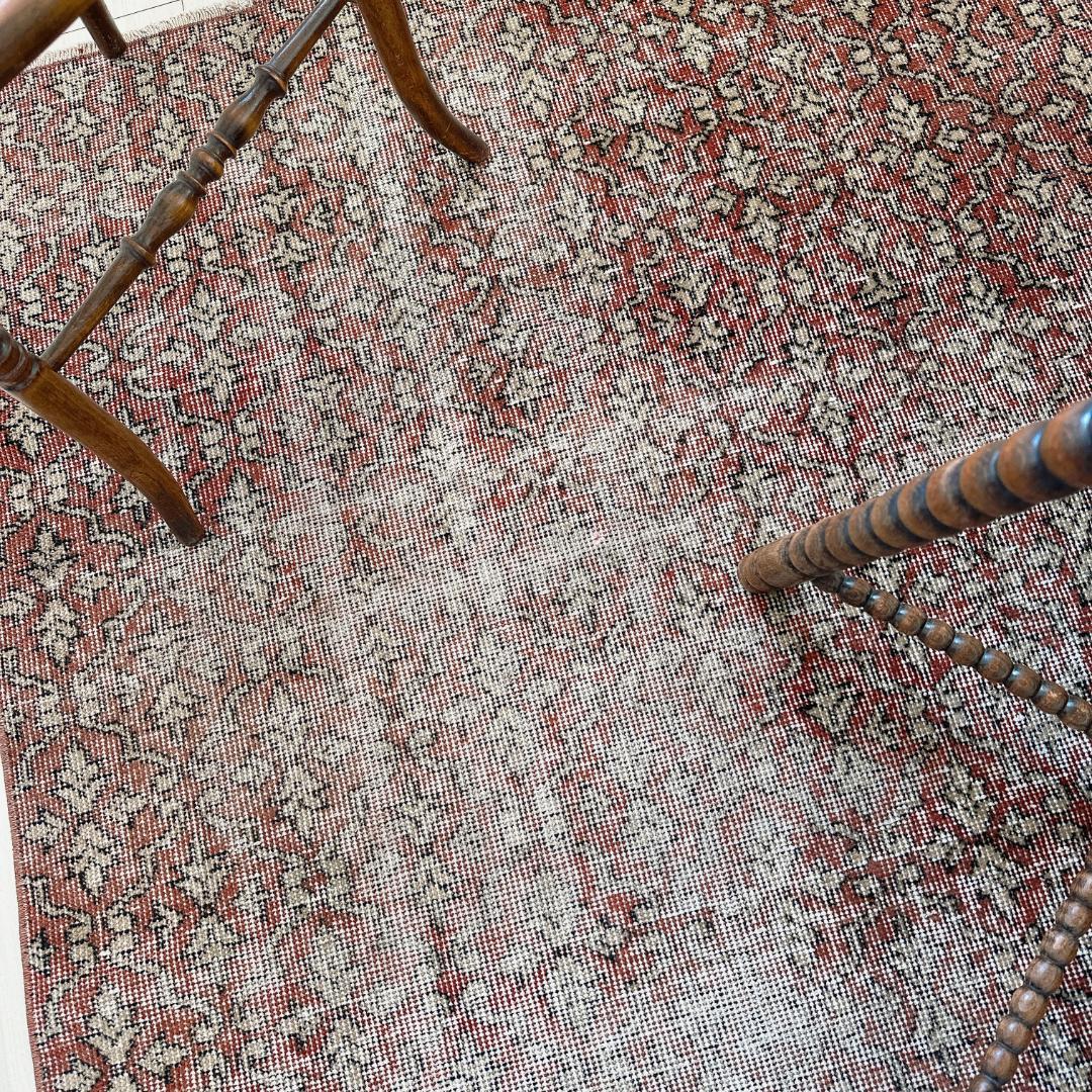 トルコ ヴィンテージラグ A129 レア 紋章 ブリックブラウン グレージュ