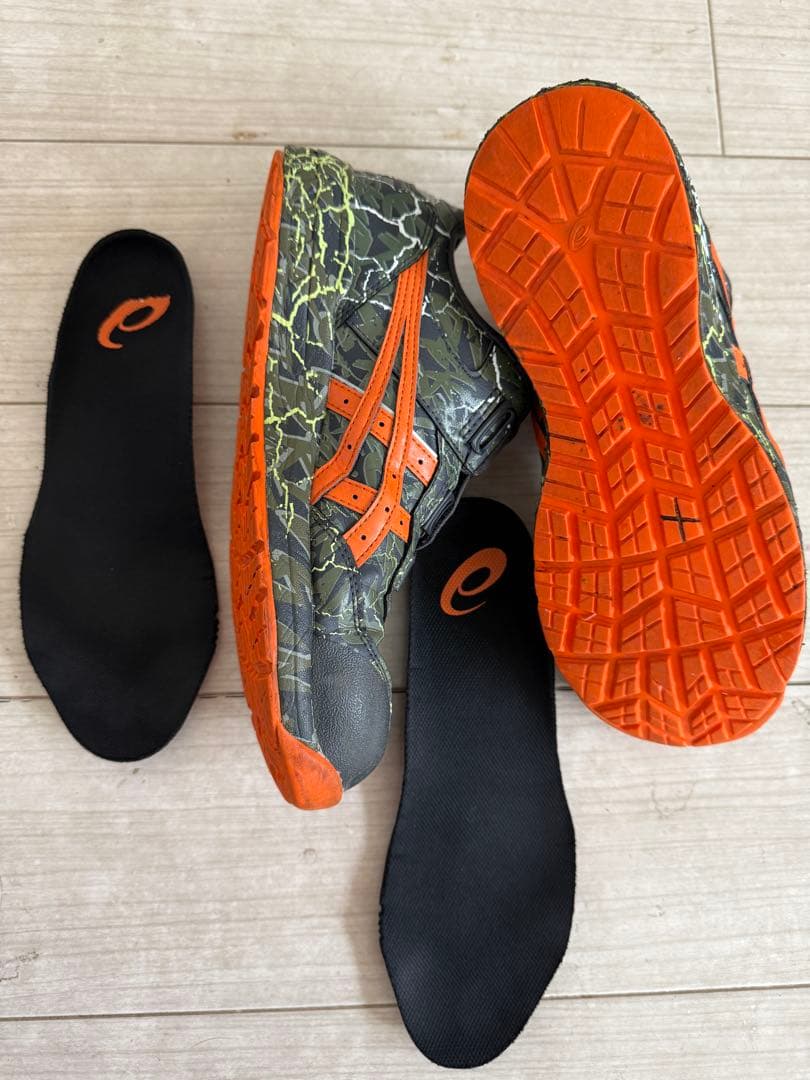 ASICS スパイクシューズ 迷彩