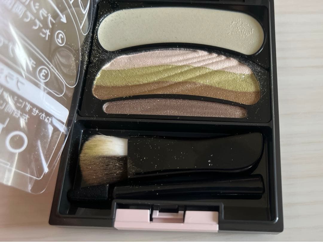 オーブ人塗りアイシャドウ　17ピスタチオ系