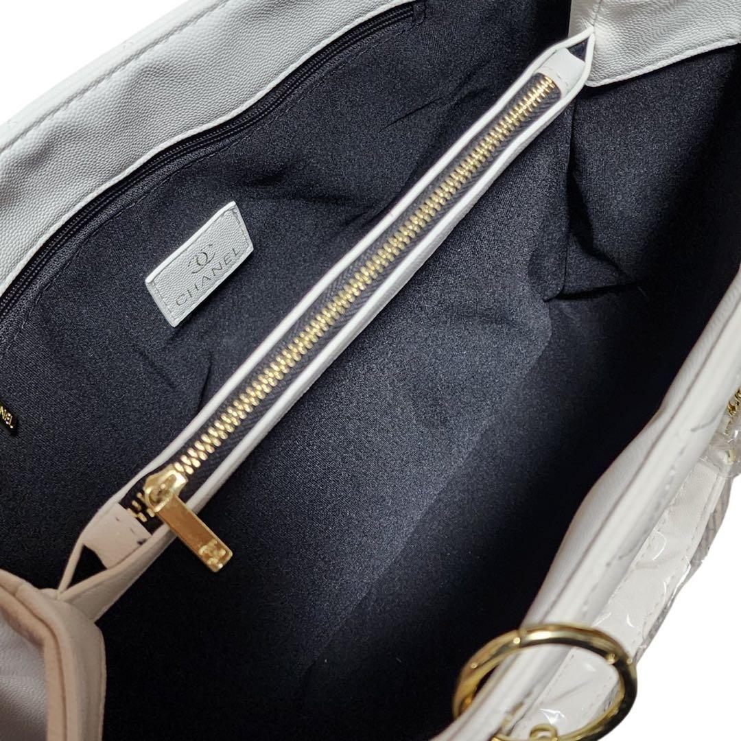 CHANEL　トートバッグ　キルティング　白　ノベルティ