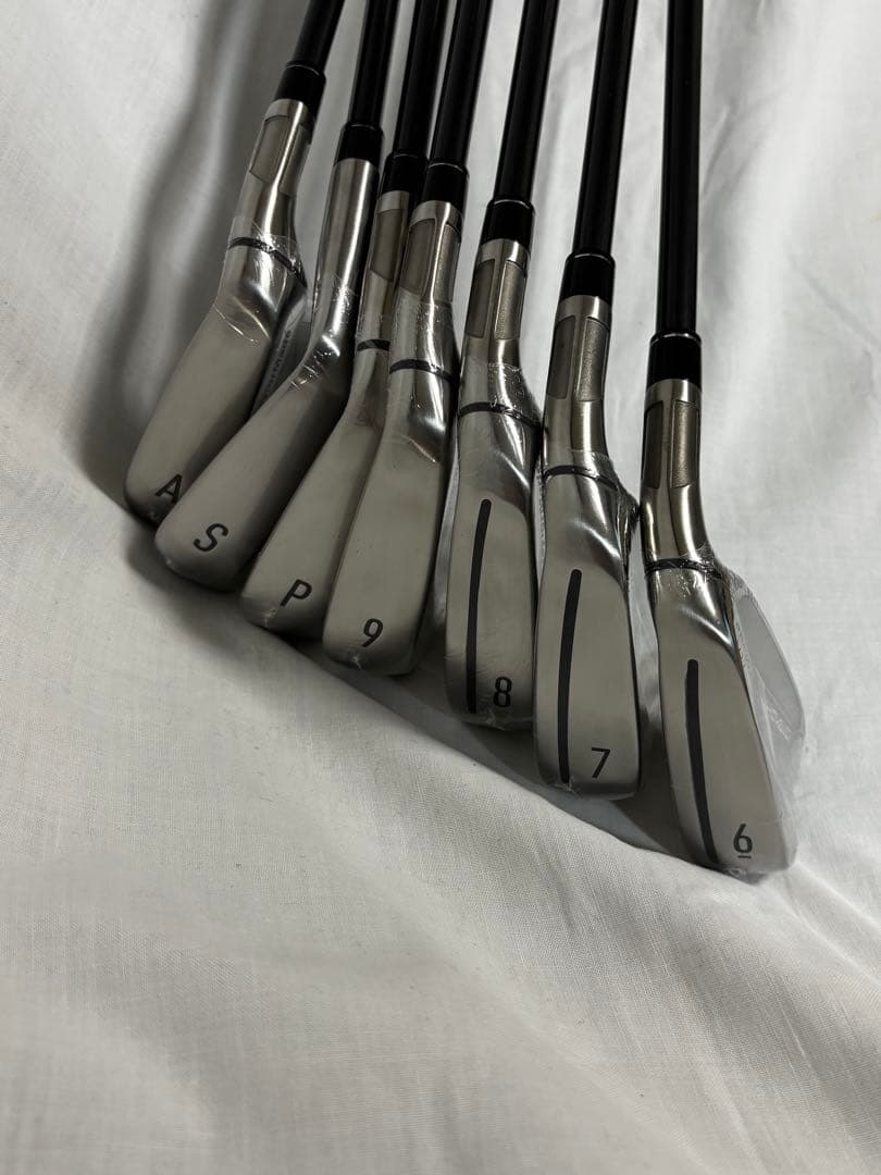 【新品】ステルスアイアンセットカーボンSテーラーメイド（6〜PW、AW、SW）