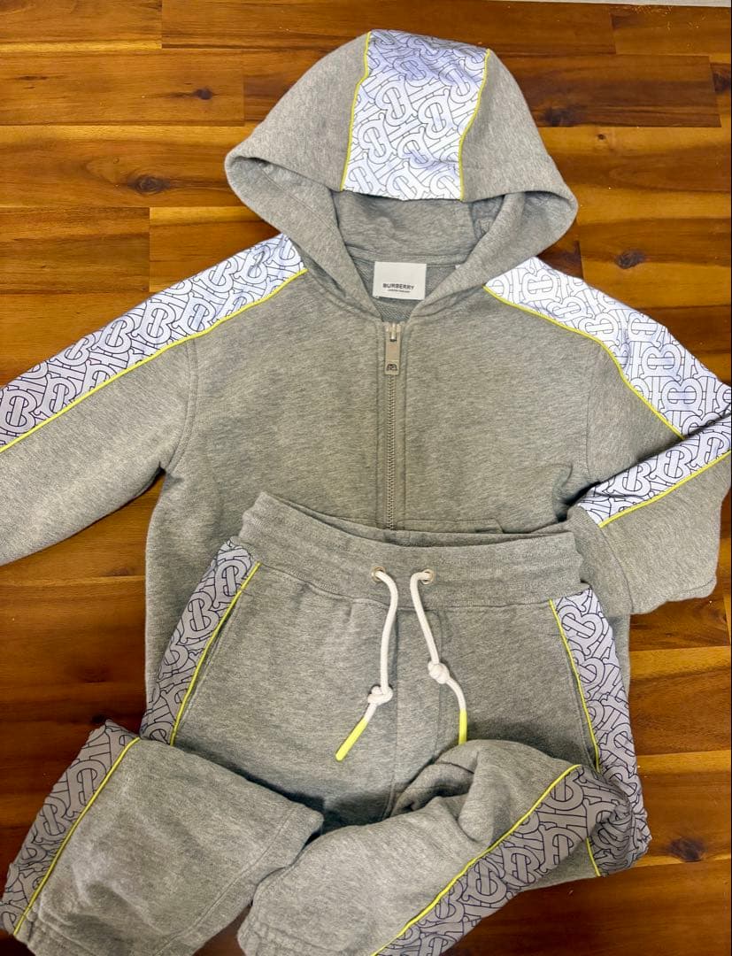 ⭐︎BURBERRY⭐︎ スウェット　グレー 長ズボン 4Y バーバリー