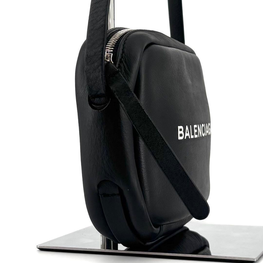 バレンシアガ エブリデイ カメラバッグ ショルダー XS ブラック