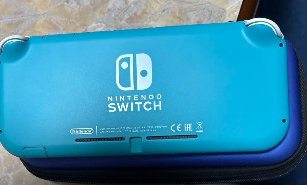 Nintendo switch light カバー付き