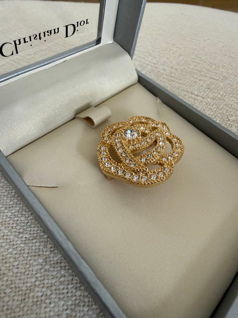 Christian Dior ローズモチーフ ブローチ