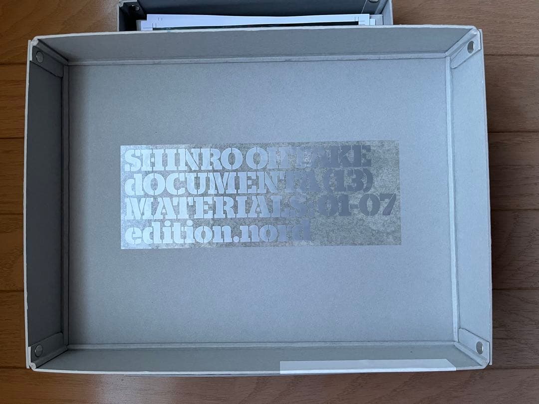 大竹伸朗、ドクメンタ13 マテリアルズ：01-07 ボックス・エディション