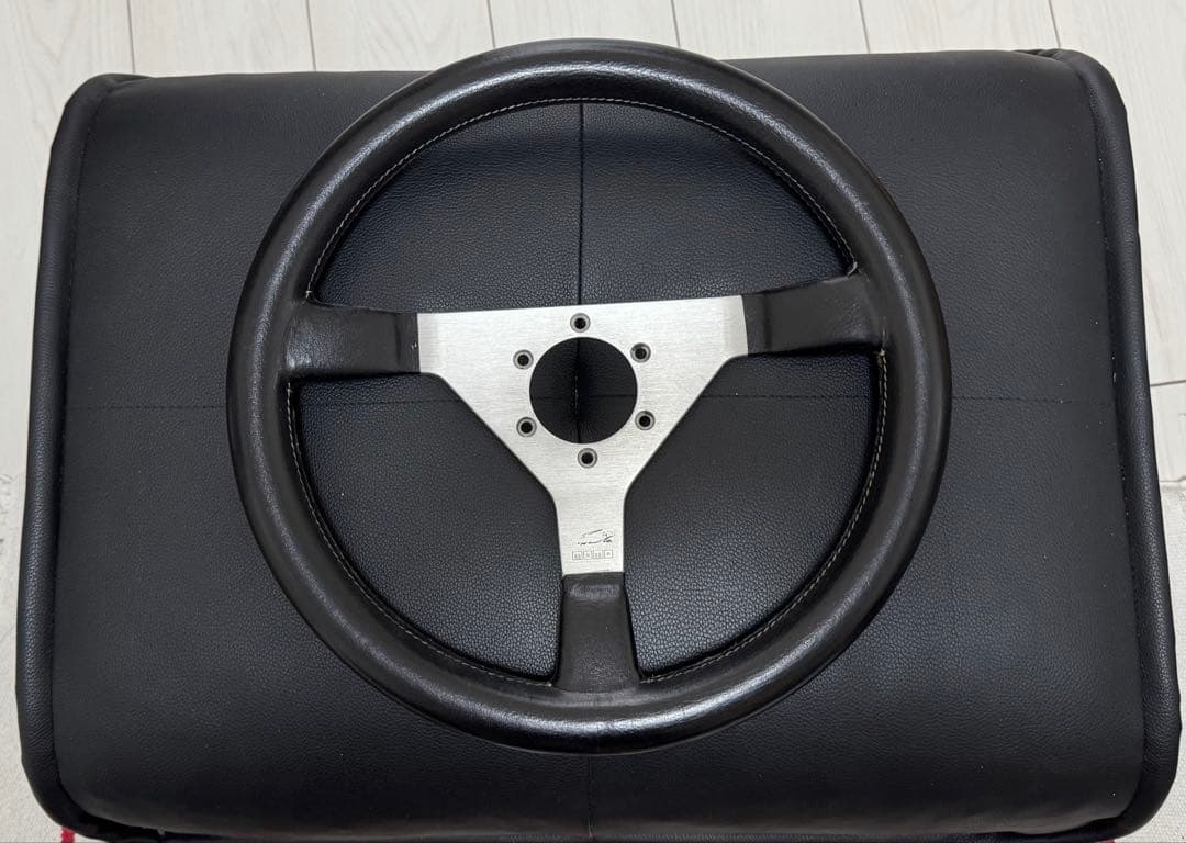 MOMOステアリングホイール ニキ・ラウダ モデル