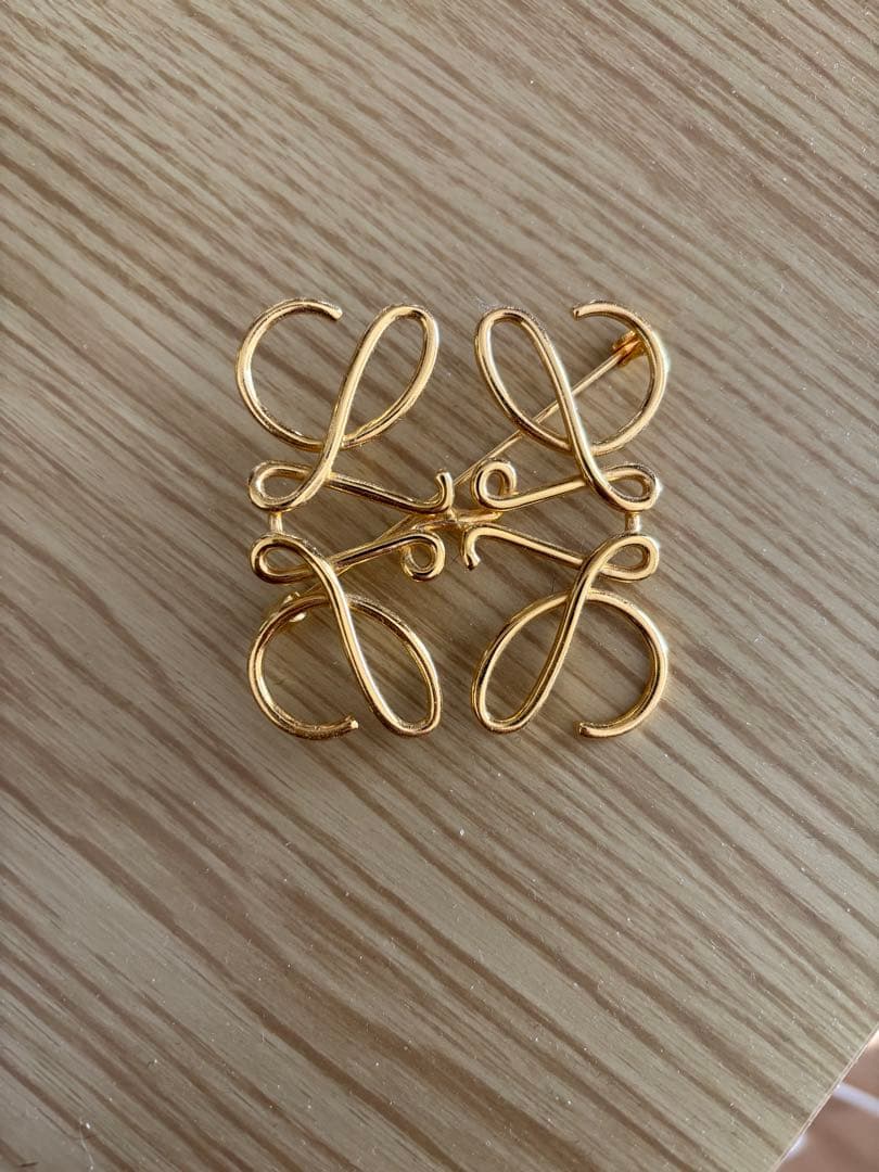 美品　ロエベ　ゴールド ブローチ