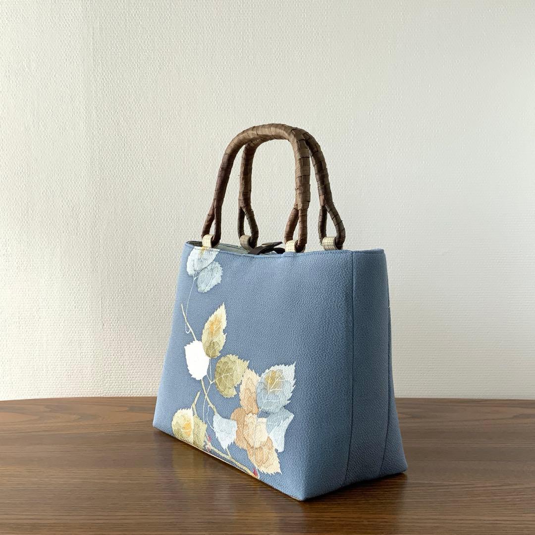 鬼しぼ縮緬　薄縹色に手描きの葉文　リメイク　胡桃皮ハンドルバッグ　浅型マチ広め