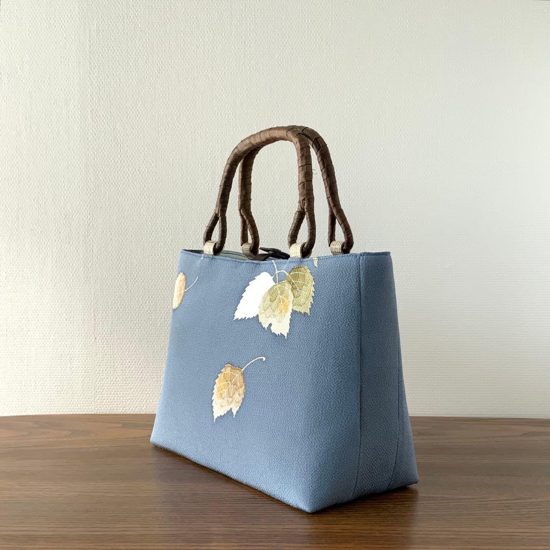 鬼しぼ縮緬　薄縹色に手描きの葉文　リメイク　胡桃皮ハンドルバッグ　浅型マチ広め