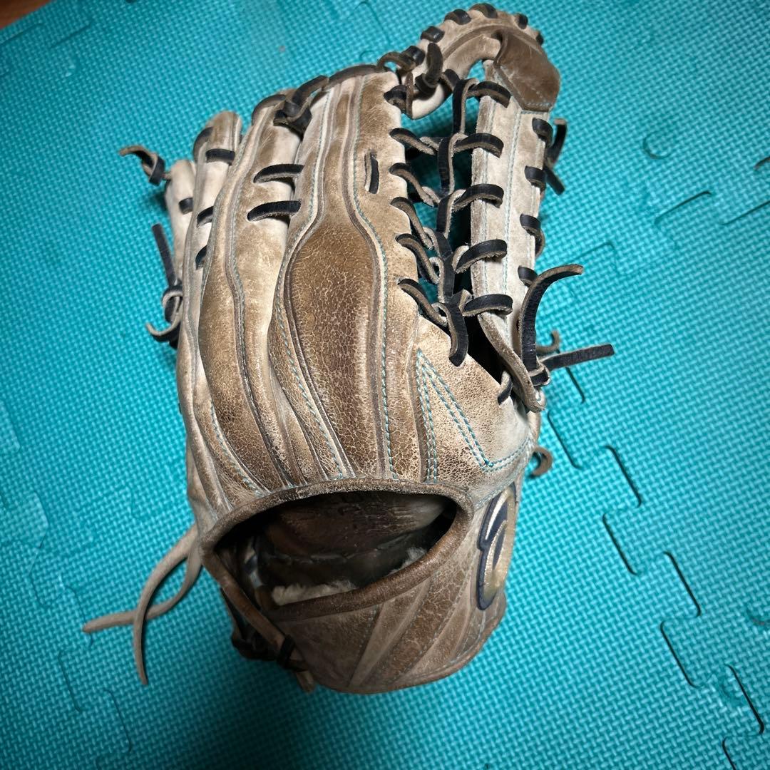 即戦力硬式用アシックス外野手用グローブです