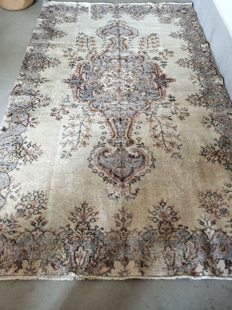 超大判/ベージュと淡いグレーのヴィンテージラグ　雅姫さんNo.636