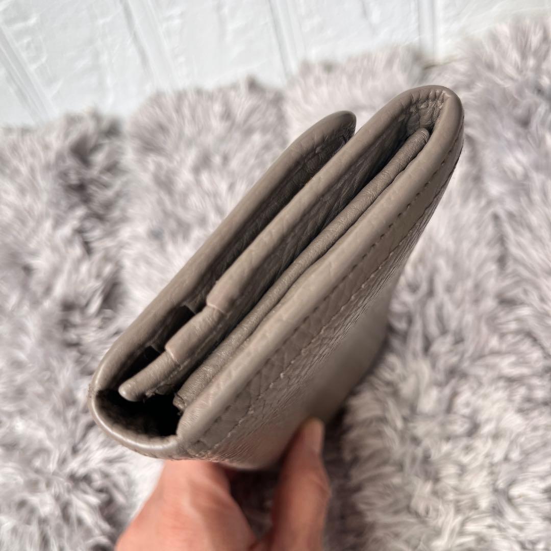 良品✨PRADA 長財布　メタルロゴ　長財布　シボレザー　グレージュ
