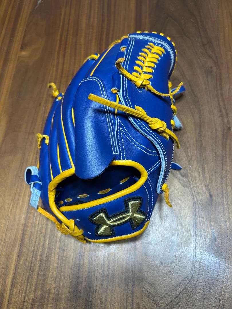 アンダーアーマー　オーダー軟式グラブ　投手用