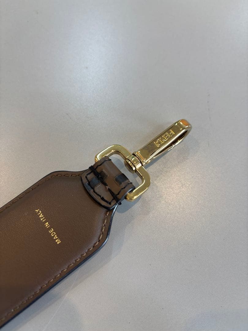 美品　Fendi ミニストラップユー　カーフレザー　ズッカ柄