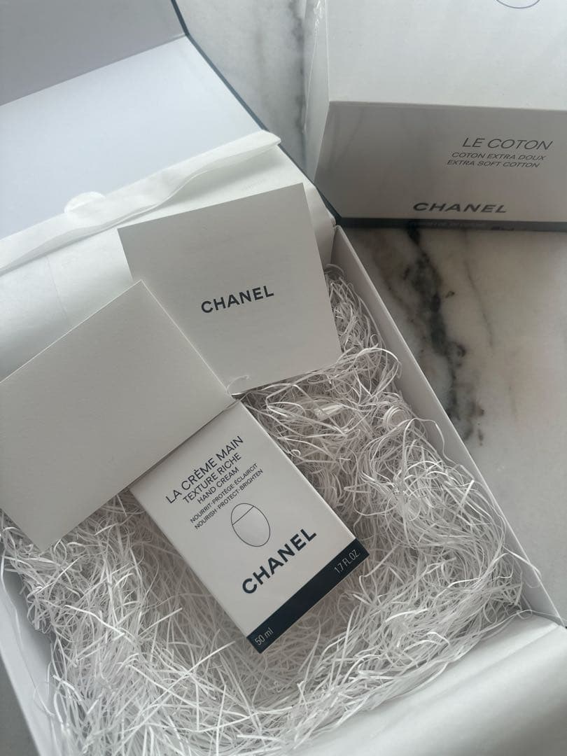 シャネル　ラ　クレーム　マンリッシュ&コットン　マグネット箱　紙袋とコットン付き