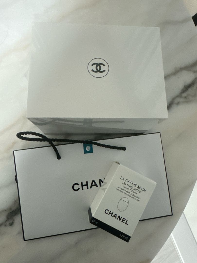 シャネル　ラ　クレーム　マンリッシュ&コットン　マグネット箱　紙袋とコットン付き