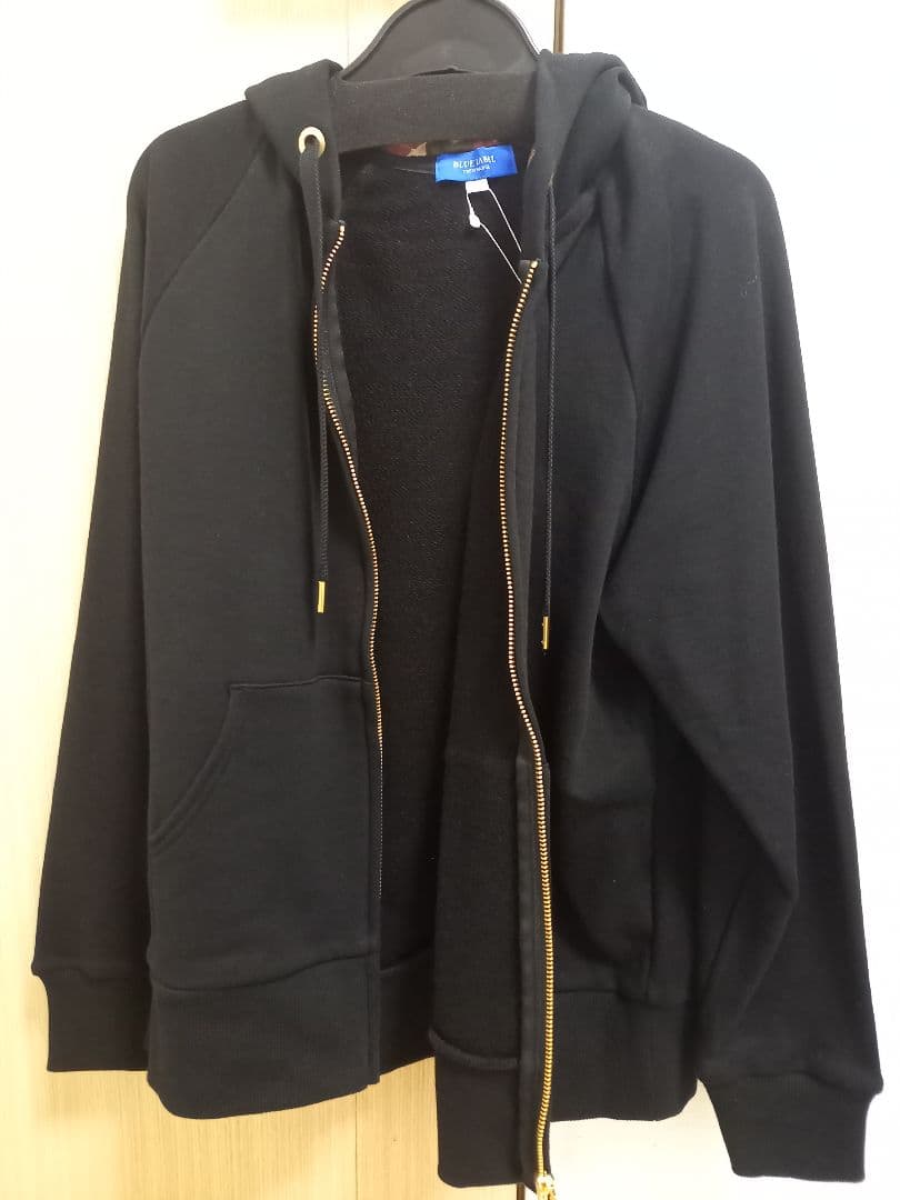 【新品】フード付きパーカー 黒