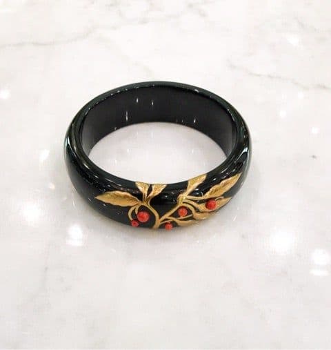 黒べっ甲に金高蒔絵、珊瑚のバングル