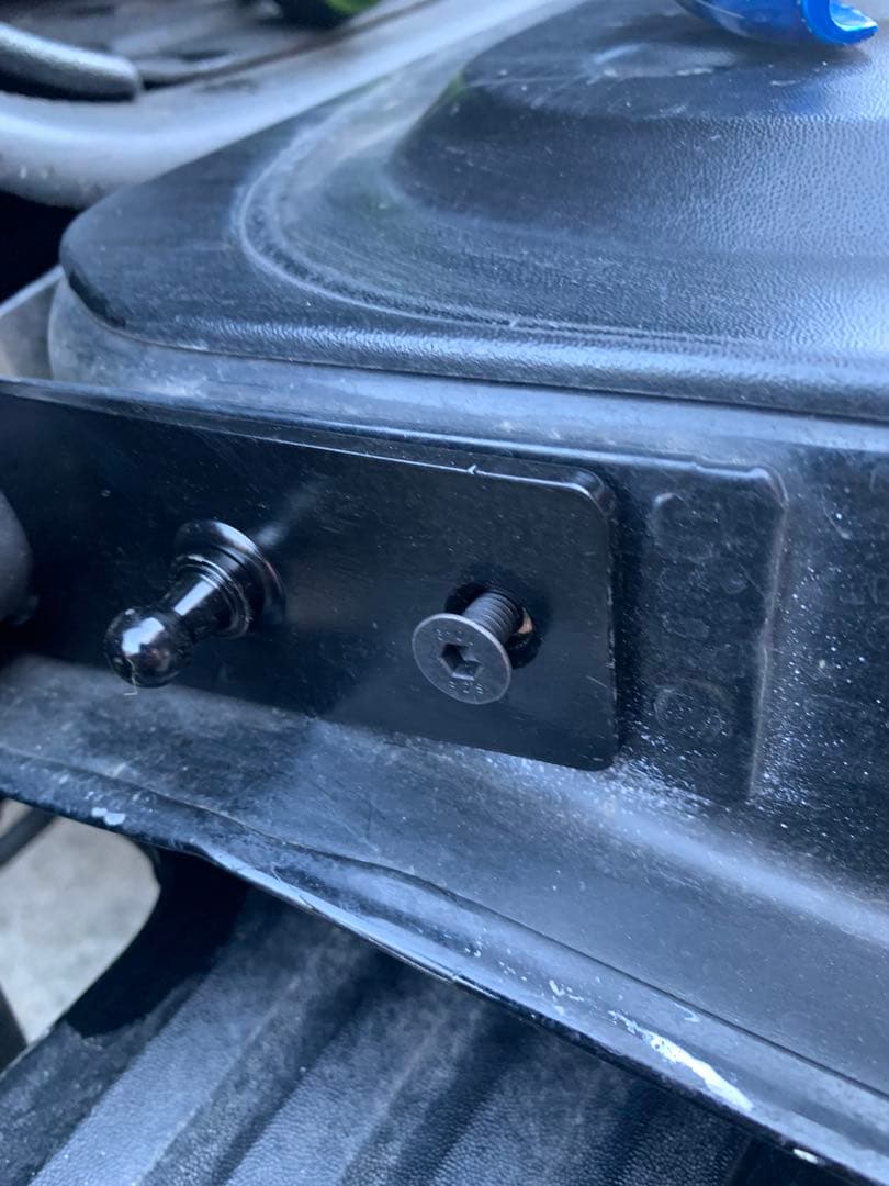 エスカレードEXT シルバラード　リアゲートダンパー取り付け金具SET