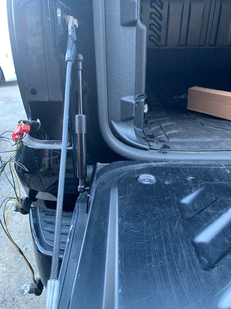 エスカレードEXT シルバラード　リアゲートダンパー取り付け金具SET