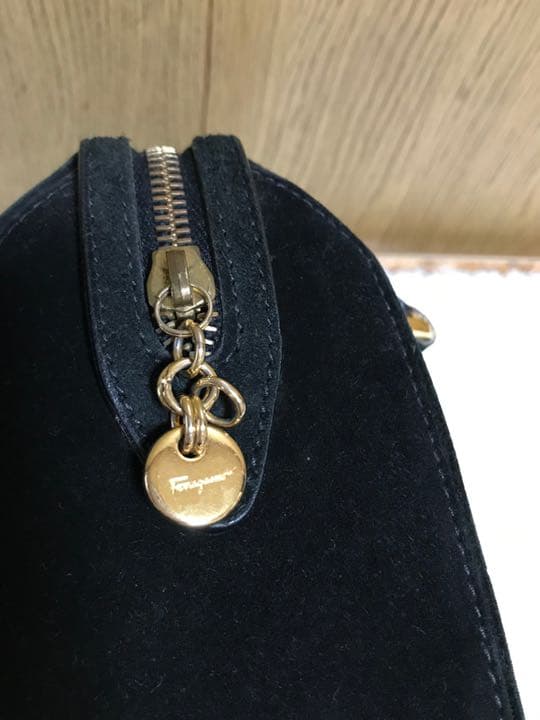 フェラガモパーティバッグ　黒ベルベット