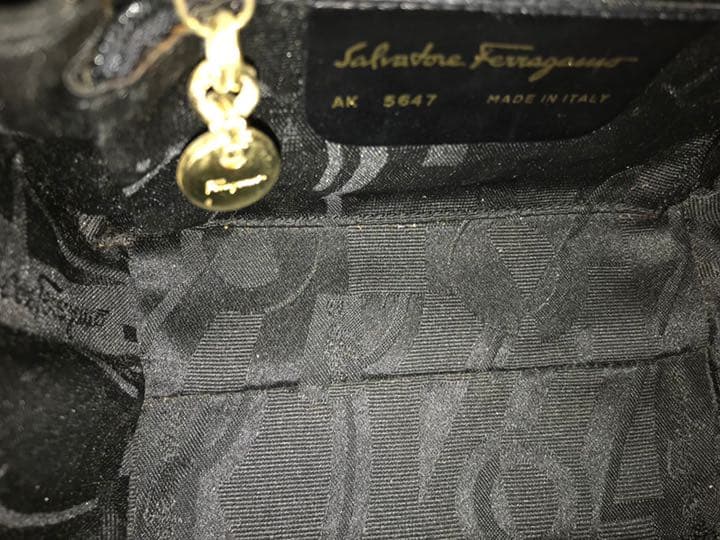 フェラガモパーティバッグ　黒ベルベット