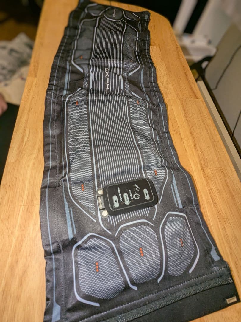 SIXPAD EMS腹部トレーニングベルト