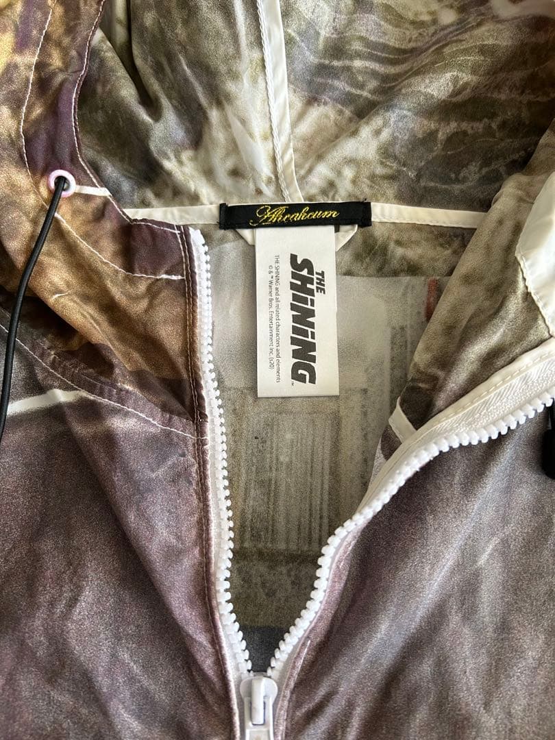 あちゃちゅむ　シャイニングナイロンパーカー