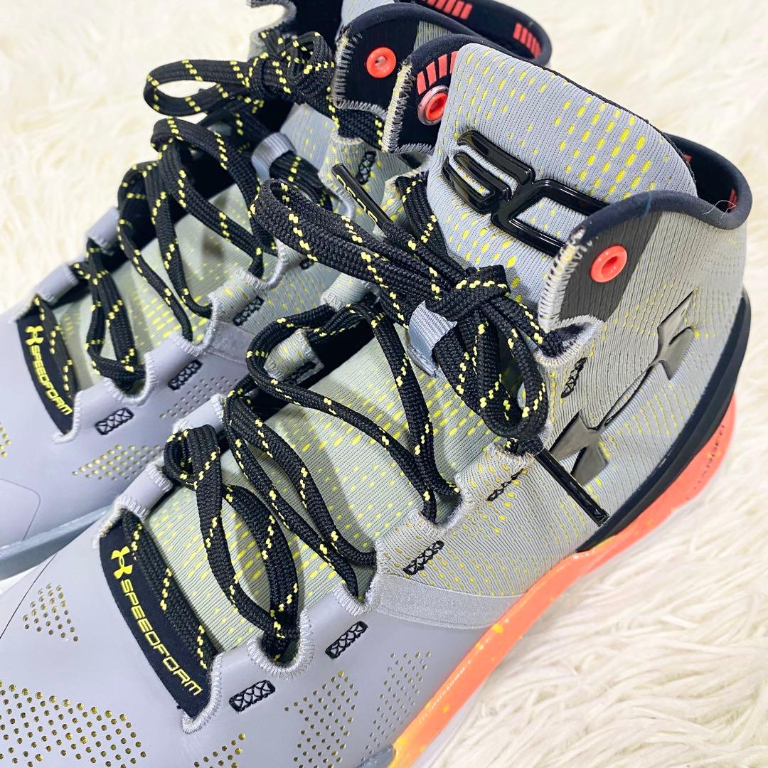 極美品　アンダーアーマー　バスケットシューズ　カリー　グレー　スニーカー　27㎝