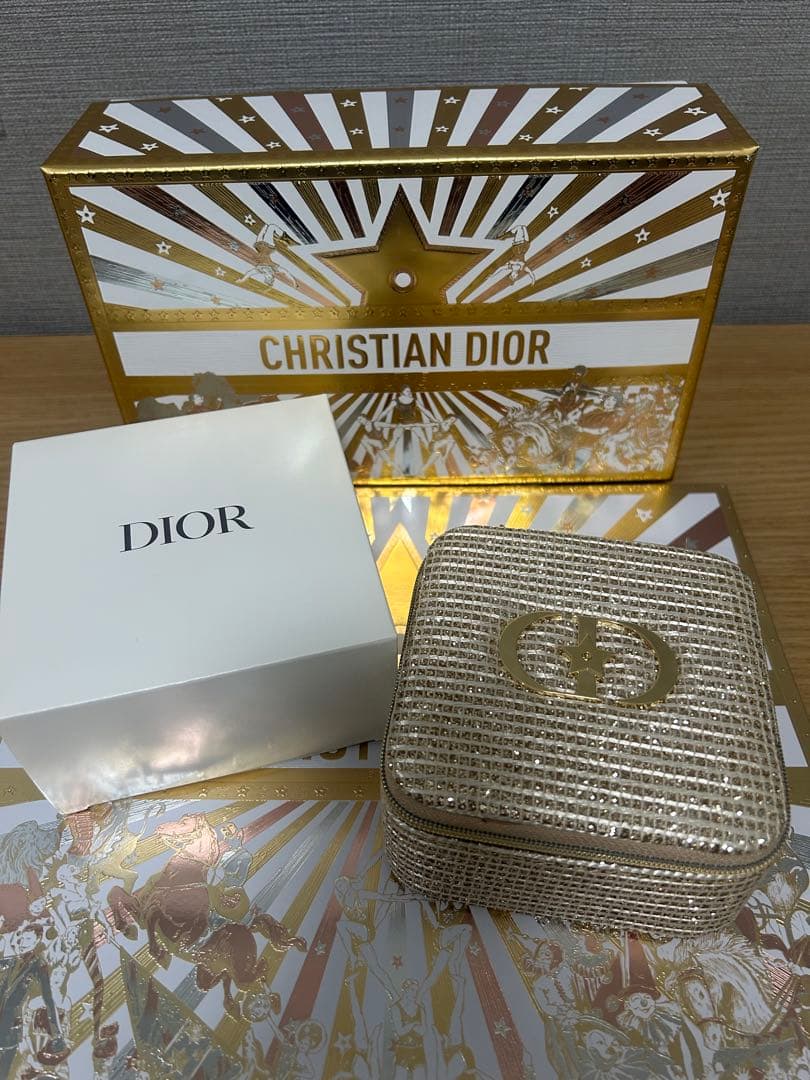 4点　DIOR クリスマス限定 メイクアップ　ディオール　チーク　ハイライト