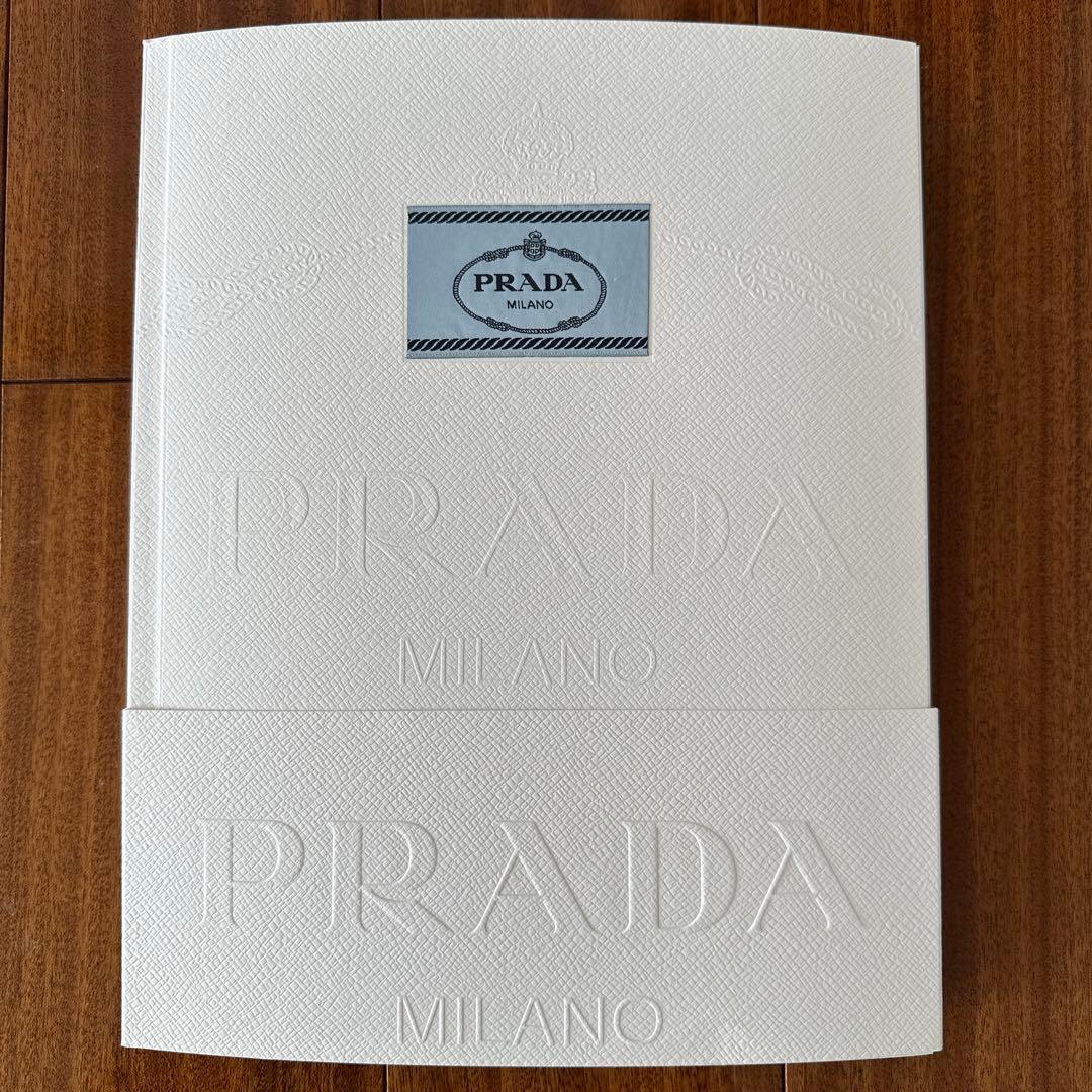 プラダ　マガジン