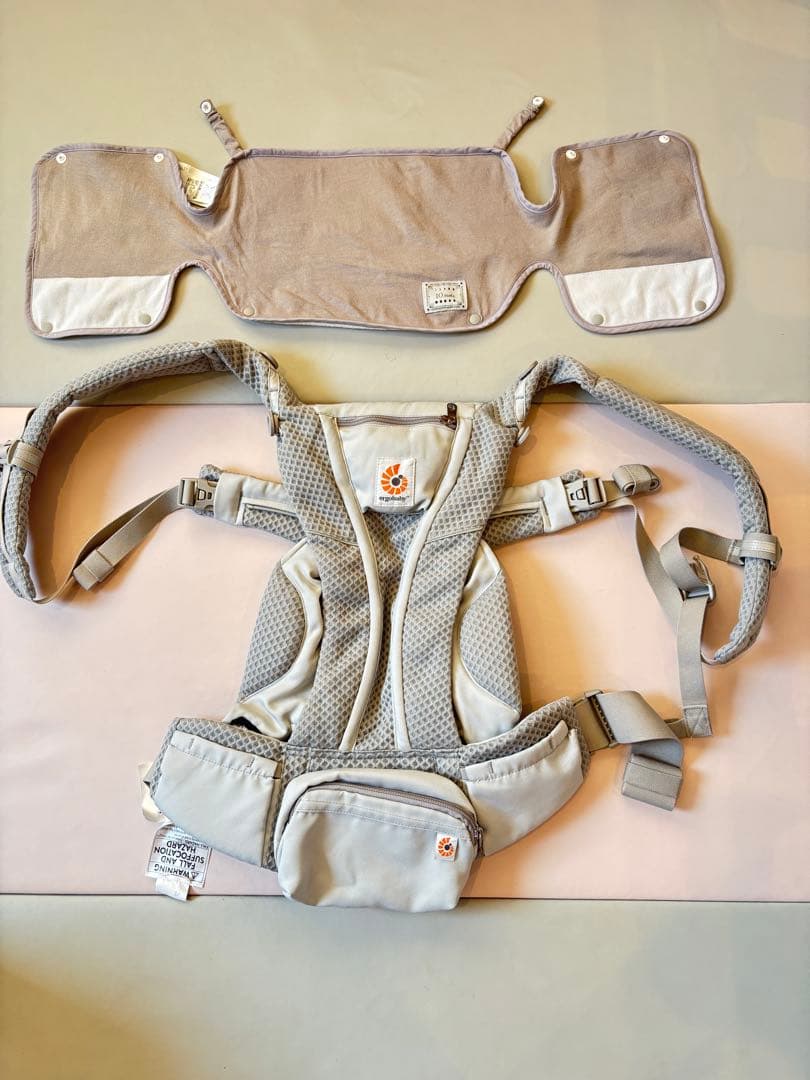 エルゴ　抱っこひも グレー 収納ポケット付きOMNI Breeze おまけ付き